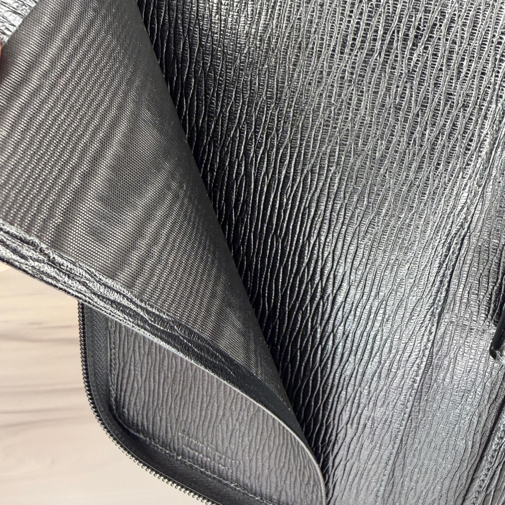 Salvatore Ferragamo Black Leather Zip Passport Travel Organizer Like New - Picture 8 of 10